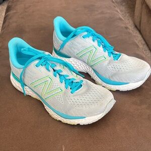 New Balance Women's 880 Teal and Gray Athletic Shoes Size 10 Wide